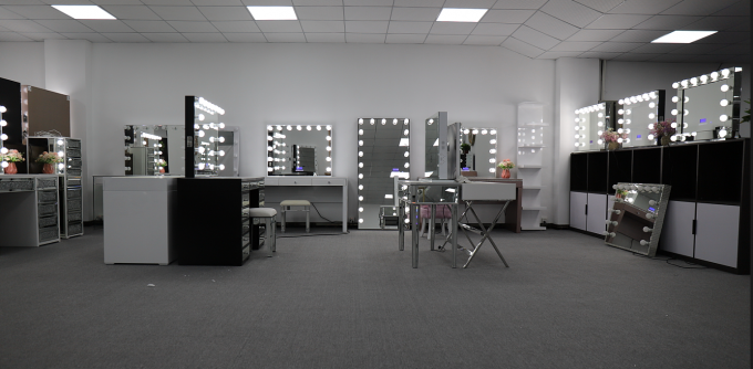 Ekran dotykowy Metalowy ramy 14 żarówki makijaż lusterko z światłami Led Vanity Mirror 36